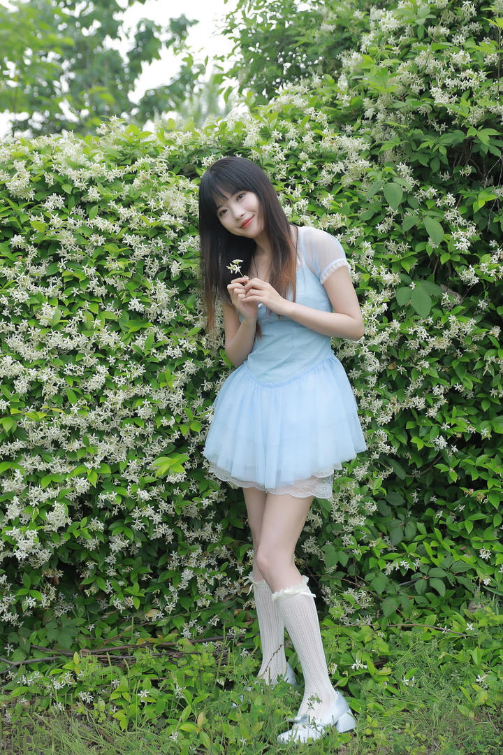 99精品国产00后美女大学生艺术照