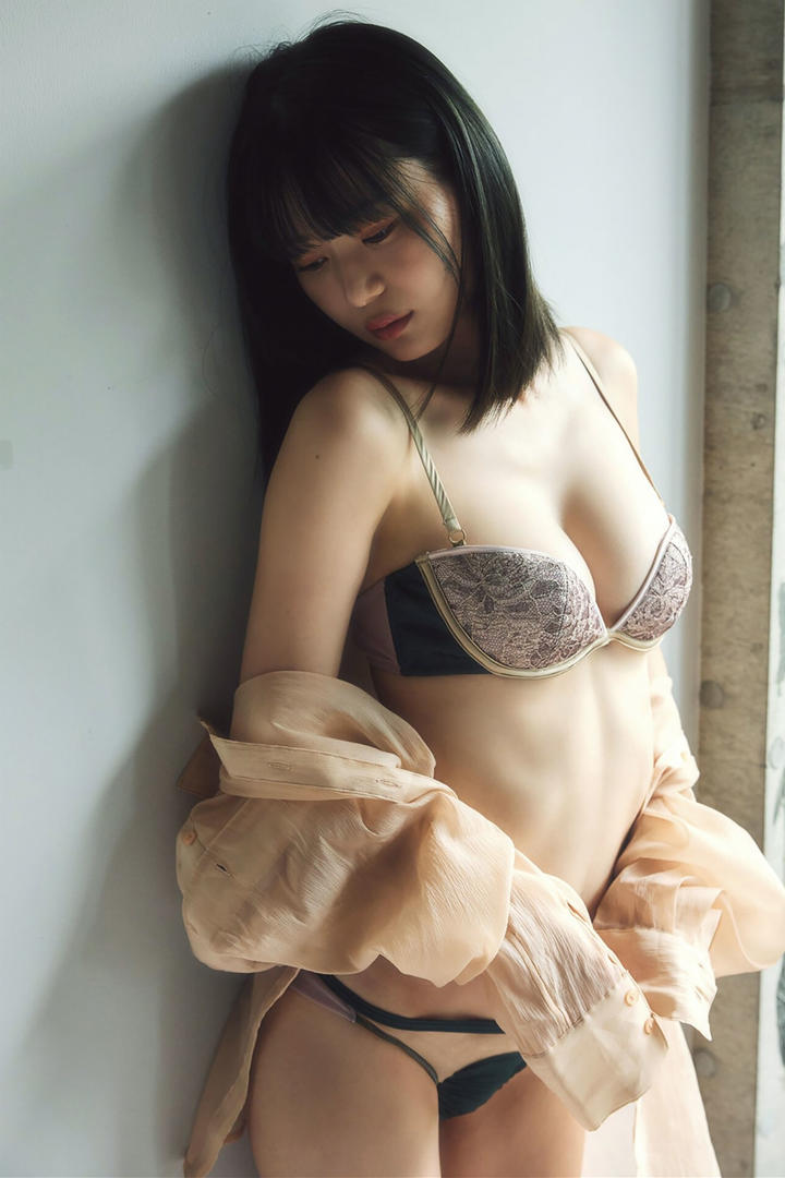 大胸美女高清图片