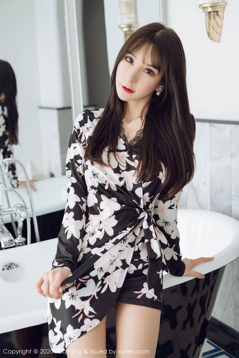 花漾Show美女模特周于希Sandy肉色丝袜黑色和服大理旅拍