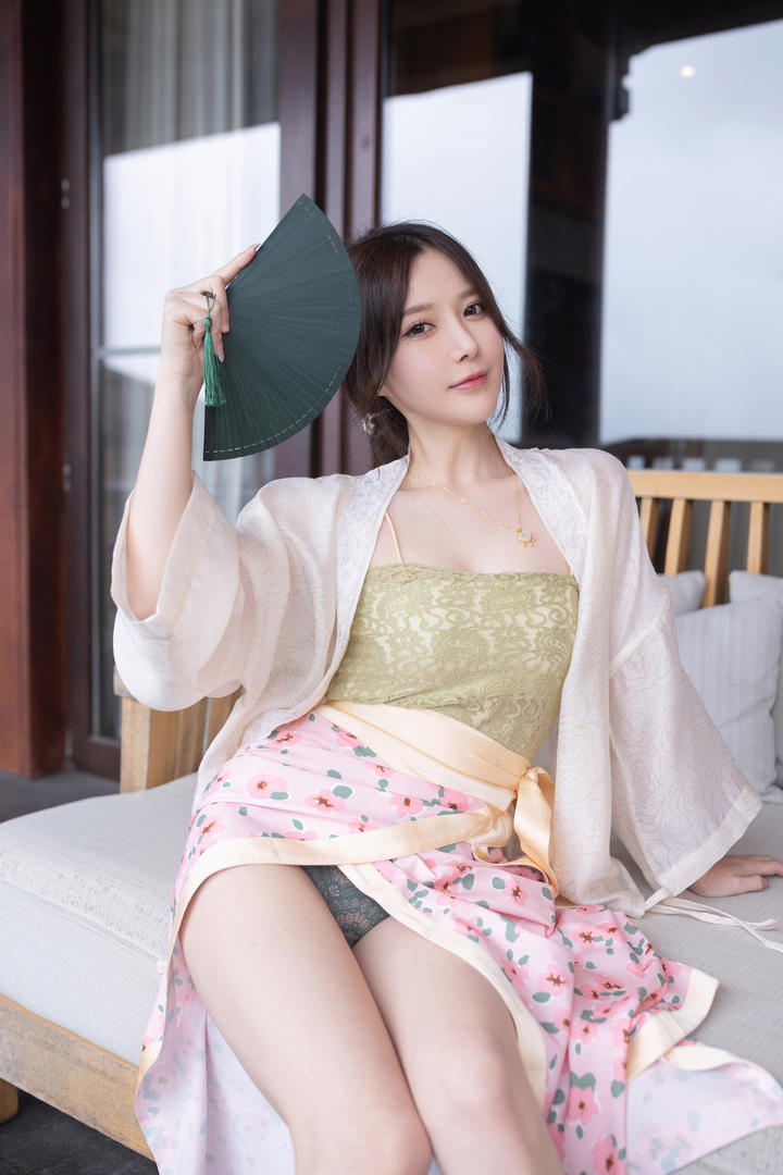 高清古装美女模特鱼子酱大胆人体艺术摄影图片