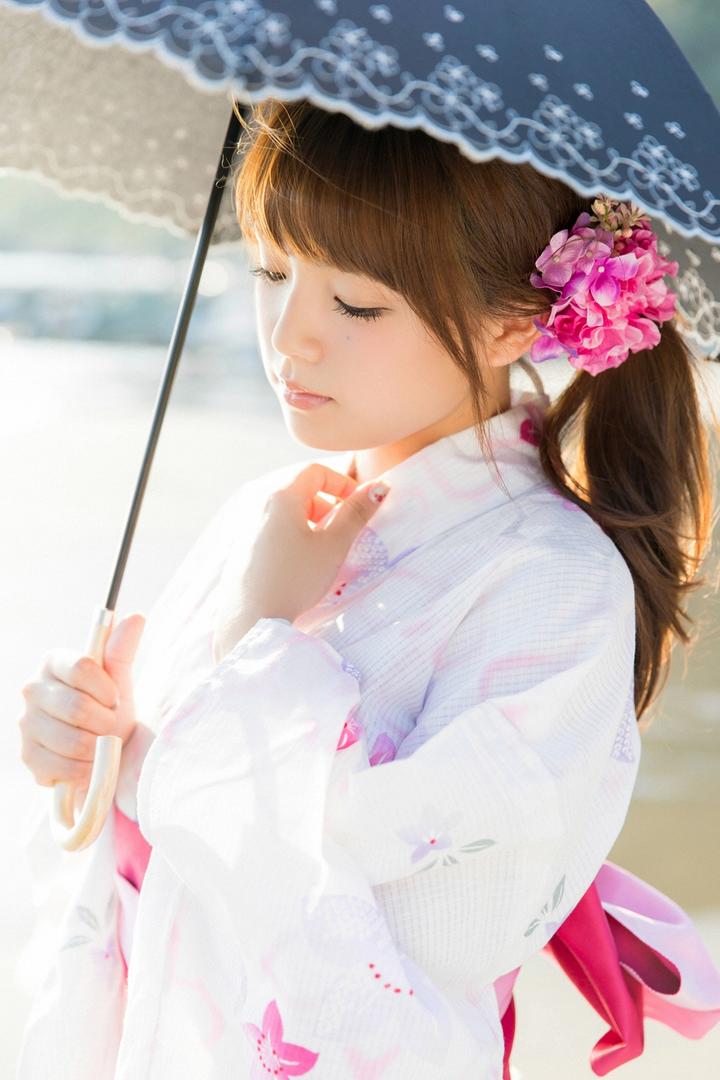 撑着伞的日本高清清纯美女图片