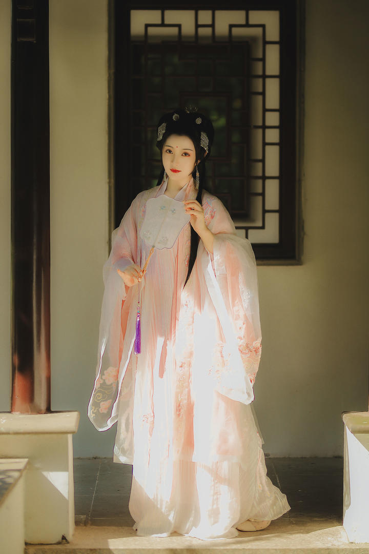 唯美高清粉色古装美女艺术写真图集