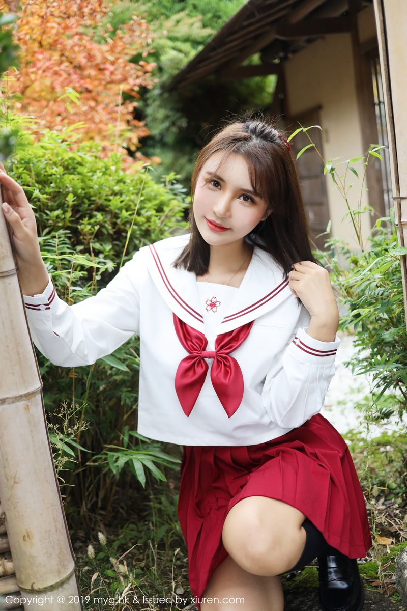 美媛馆性感女神SOLO尹菲学生制服诱惑翘臀大尺度日本旅拍