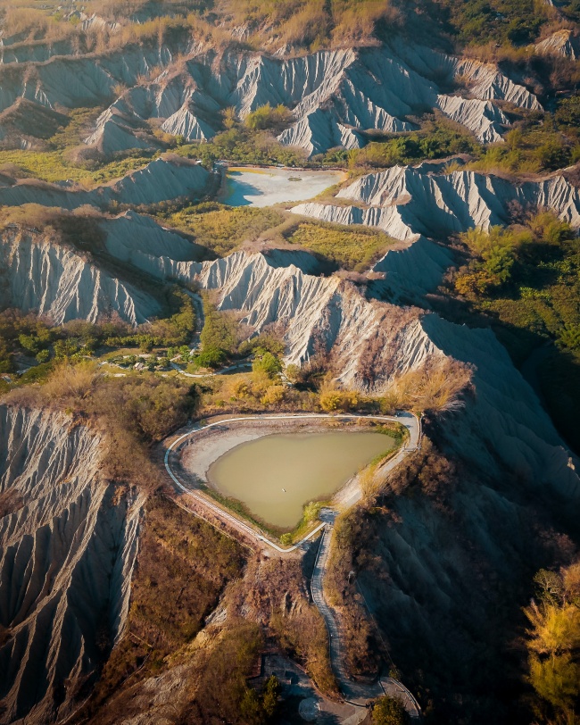 层层天然地质山脉风光图片