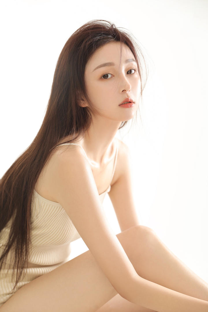 超清极品白嫩肌肤吹弹可破清纯美女写真图片