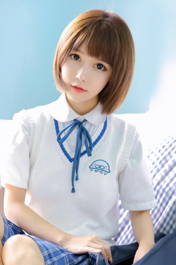 青春活泼的日本短发美女学生高清头像图片