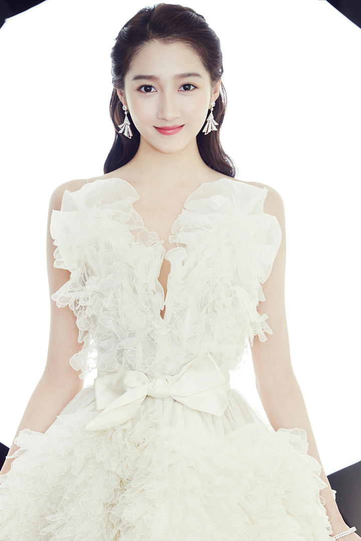 甜美的中国美女明星关晓彤图片