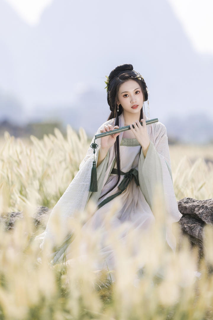 国产精品极品网红女神吹萧古装艺术照