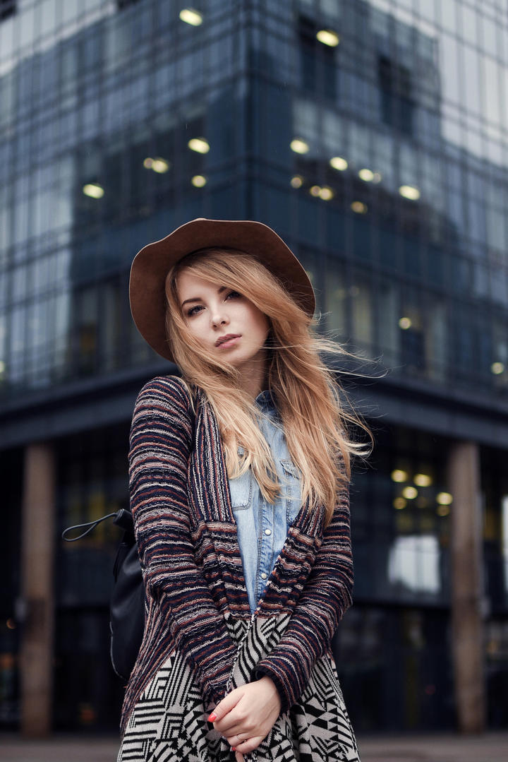 戴帽子的时尚欧美美女写真