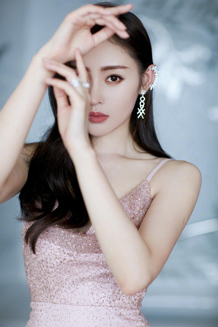 精选国产女星张天爱图片