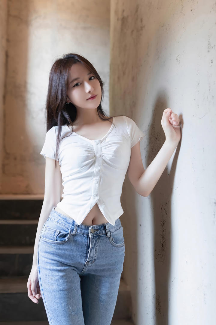 身材比例完美的牛仔裤美女鱼子酱尤果网嫩模私拍套图