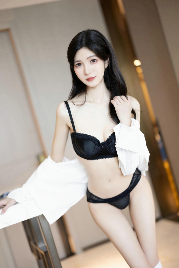 亚洲高清苗条身材内衣美女模特大尺度自拍图片