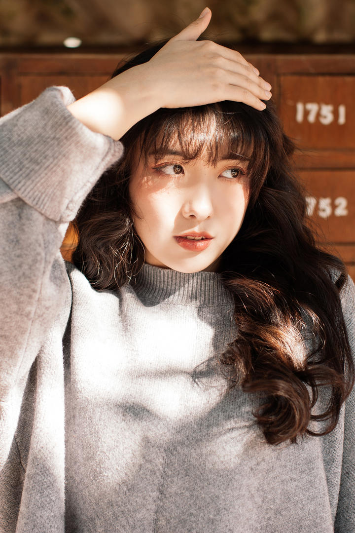 晒太阳的高清美女壁纸黄子卿写真图片