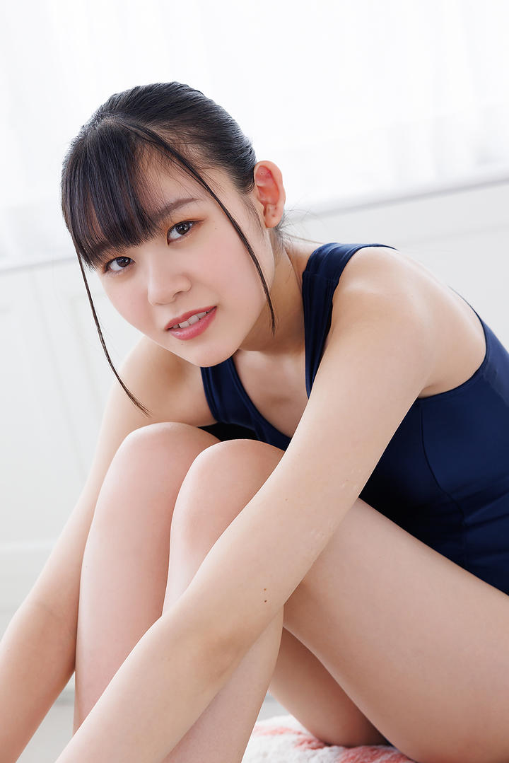 日本清干净清纯美女泳装私拍写真高清无码图片