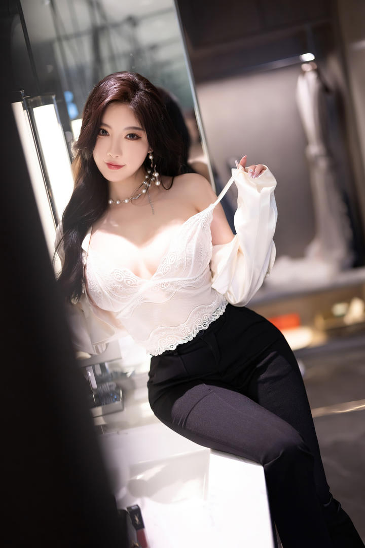 蜜桃网性感宅男女神杨晨晨福利照片流出