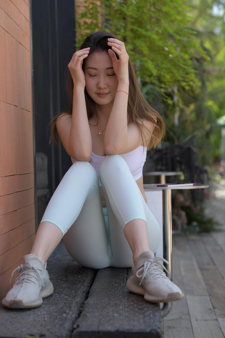 性感瑜伽裤美女3A街拍写真图片