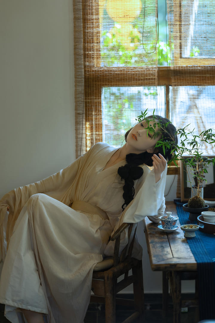 惬意古风汉服美女艺术摄影写真图片