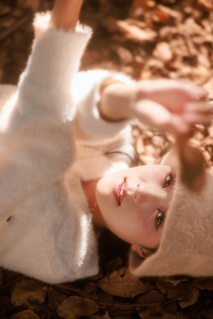 高清养眼美女主播秋日私语唯美写真图片大全