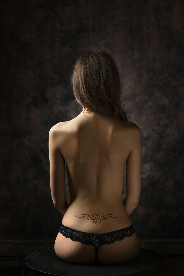 极品背景裸体美女人体艺术写真图片