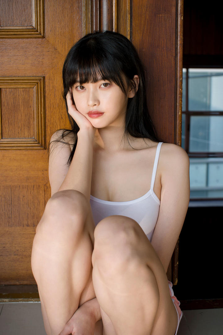 日本清纯女生素颜生活照