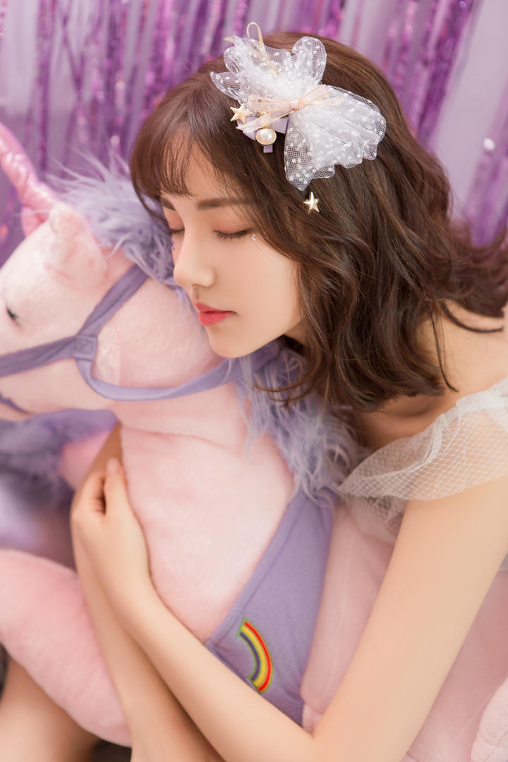 清纯养眼的小公主美女主播高清摄影写真图片