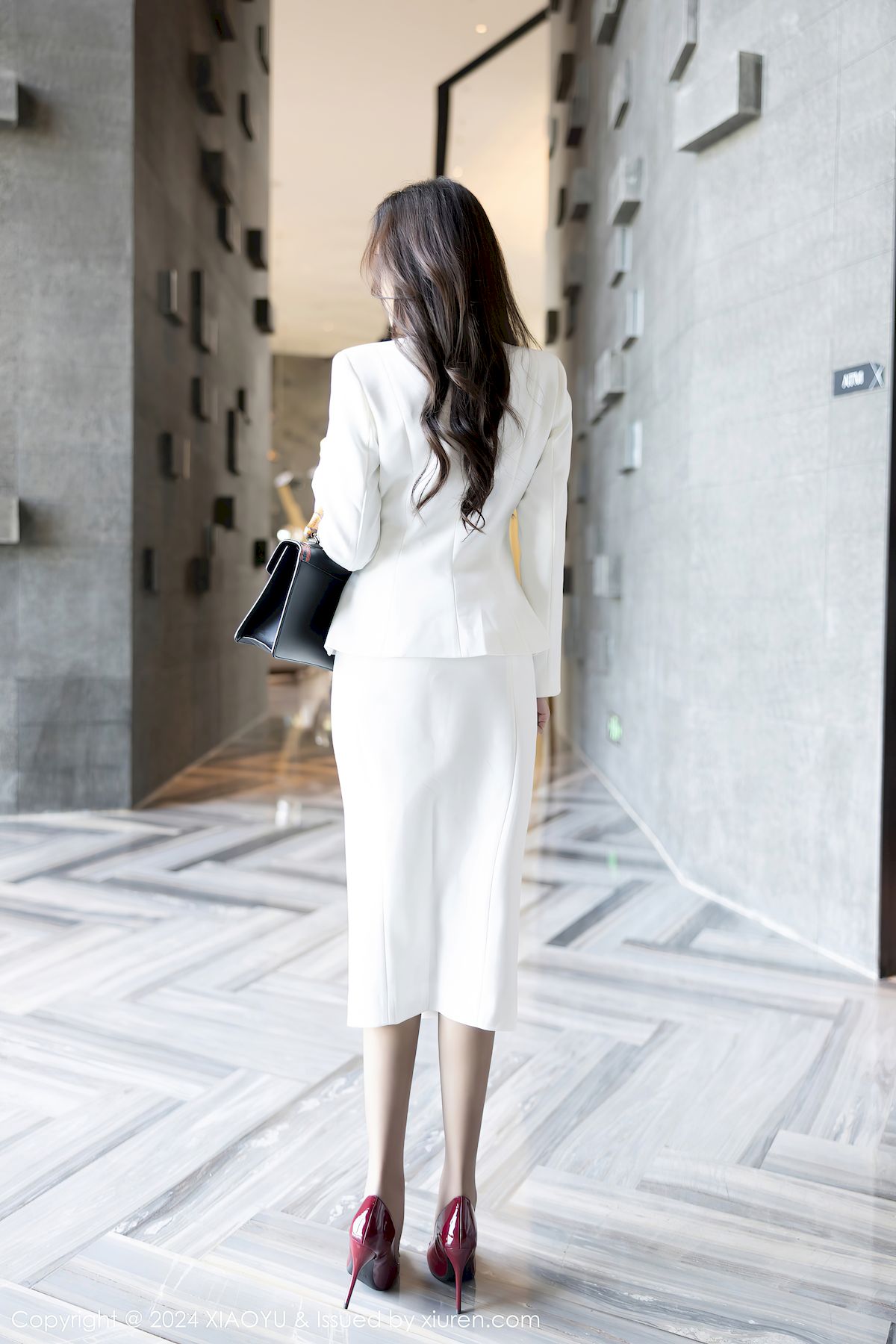 语画界女神王馨瑶yanni白色OL时尚服饰诱人灰丝海南旅拍