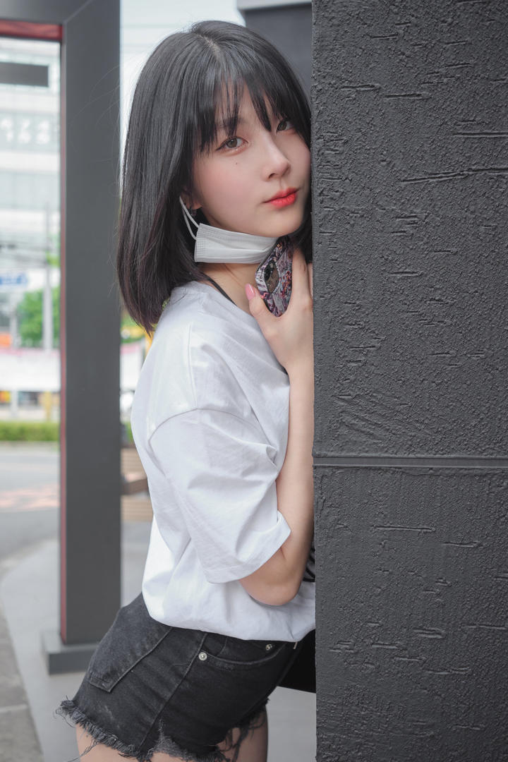 街拍韩国漂亮短发小姐姐清纯动人写真图片