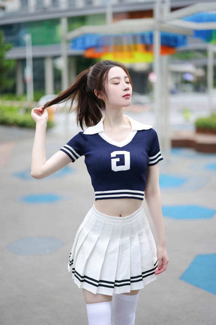 活力四射的90后清纯美女校花梦心玥美女壁纸图片