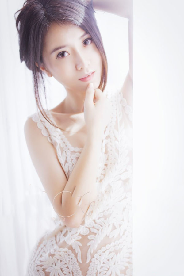 Mr.Right缕空清爽装