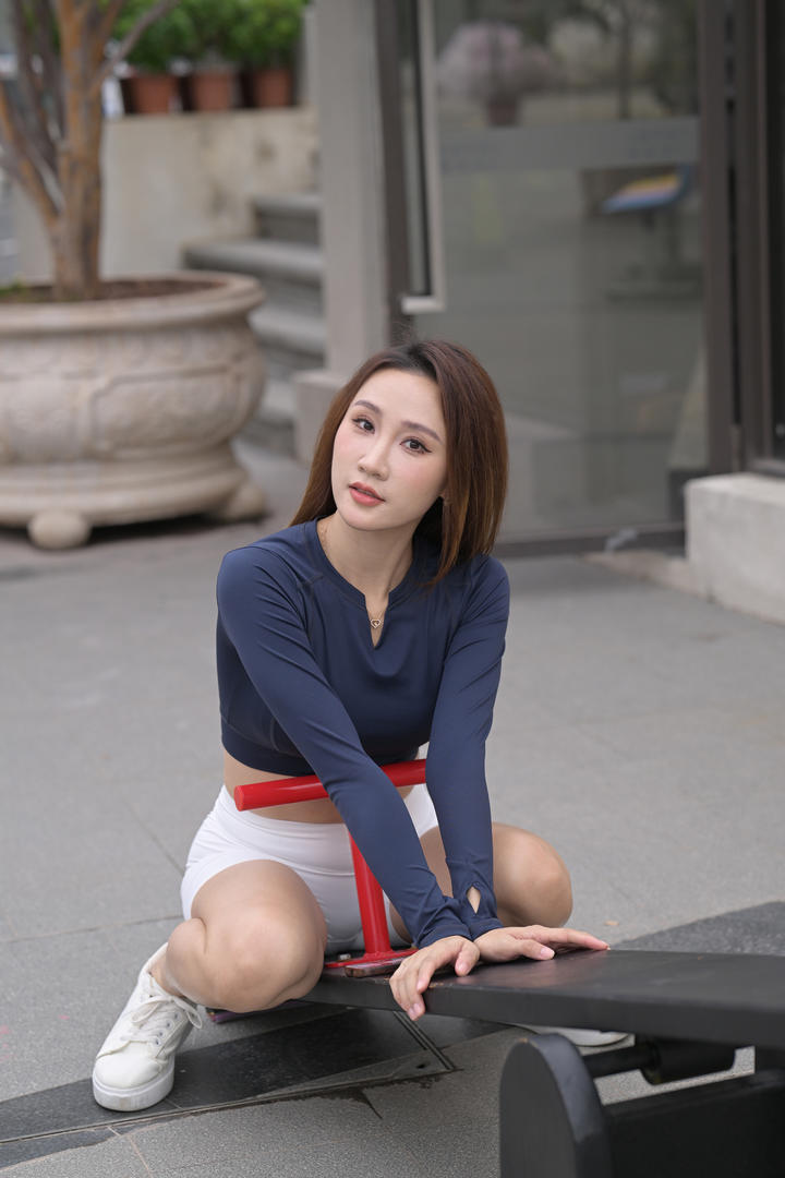 国模吧漂亮美女瑜伽裤勒痕凹陷图片