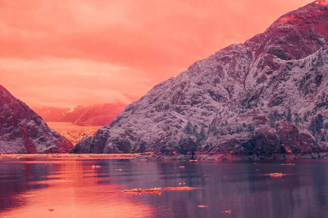 唯美黄昏雪山山脉风光图片
