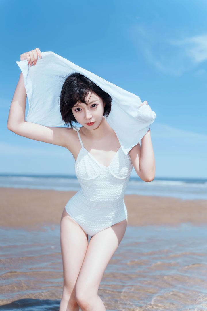 清纯泳装美女旅拍写真