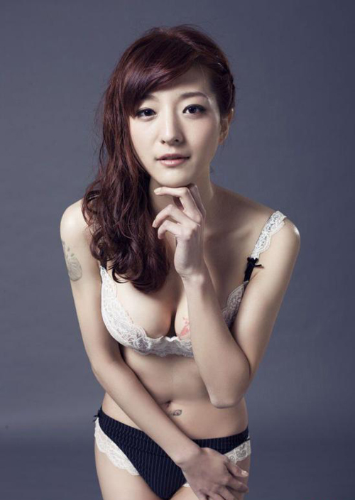 90后篮球宝贝王瑶萱迷人照