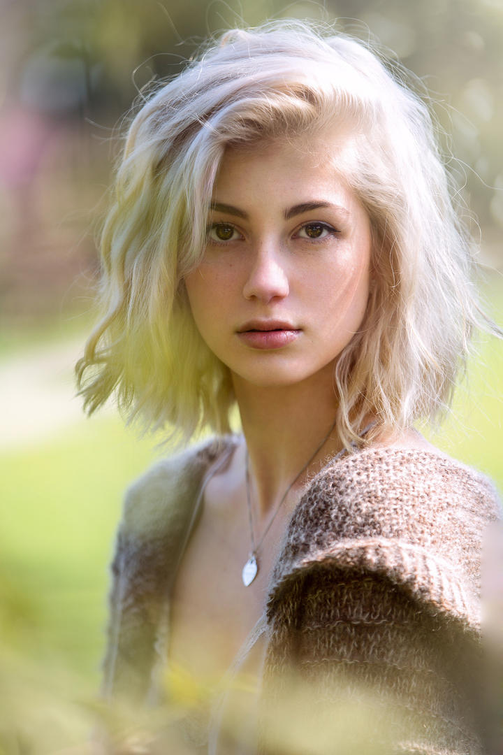 欧美美少女头像艺术照图片