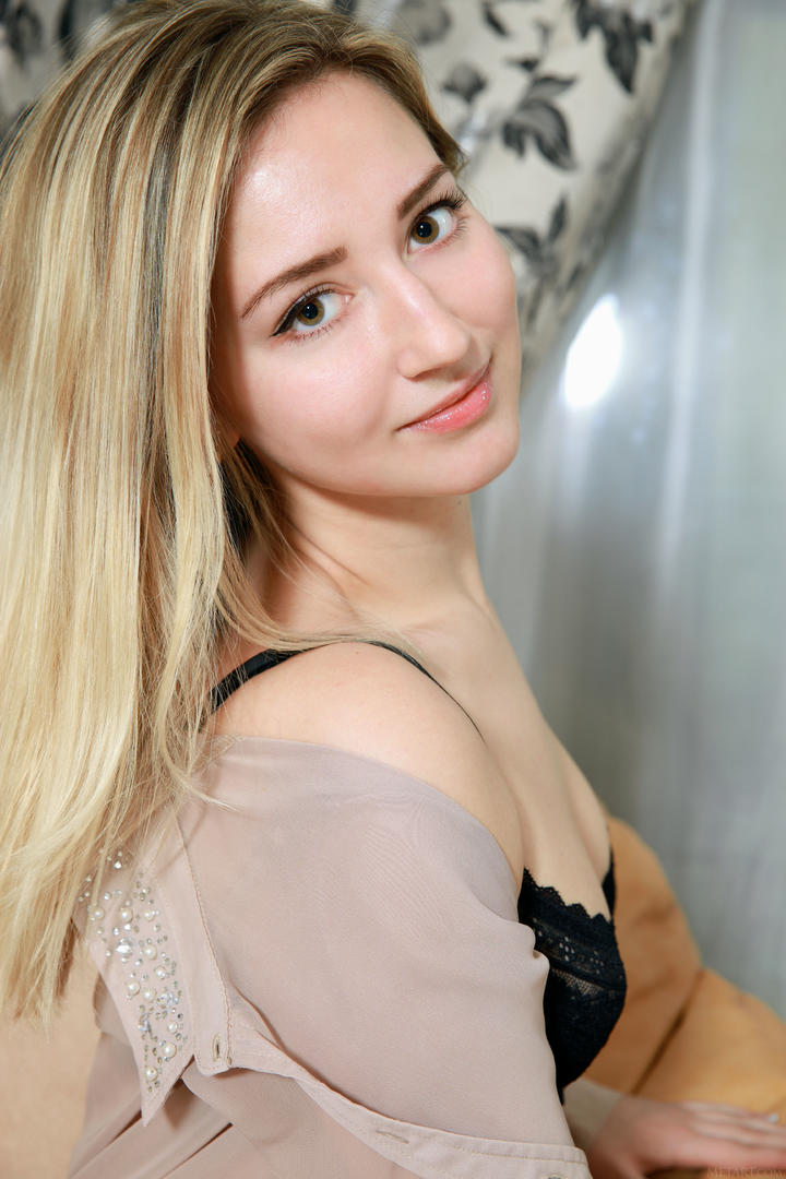 高清俄罗斯性感内衣美女模特写真图片