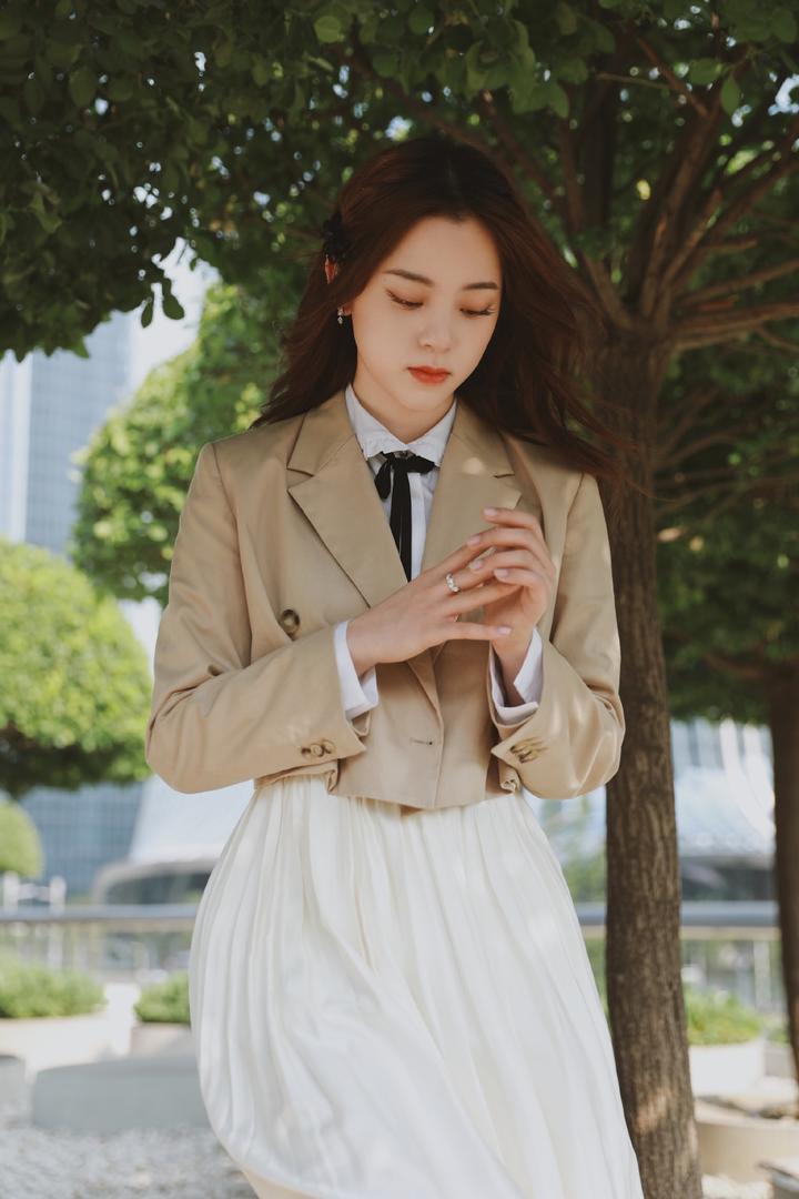 中国美女明星欧阳娜娜清新校园风图片