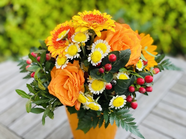 五颜六色艳丽插花摄影图片