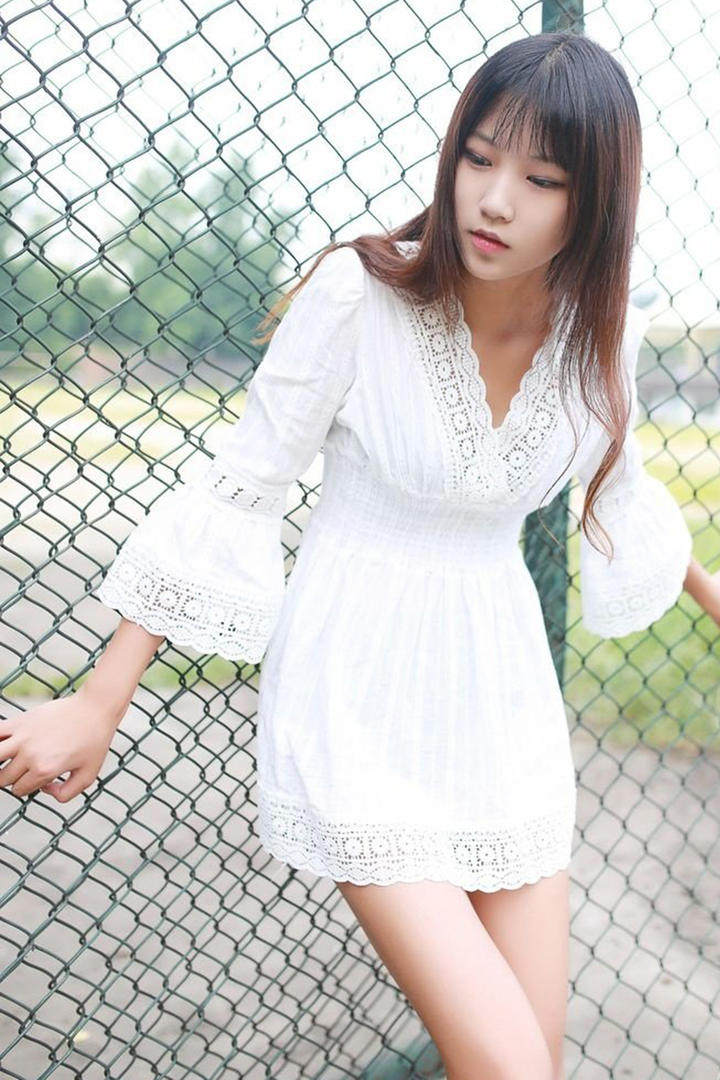 极品清纯短裙美腿美女写真