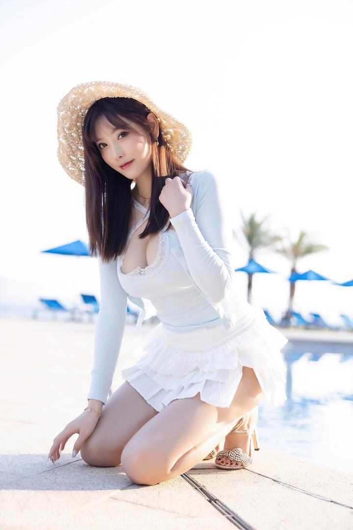 清新靓丽的养眼美女杨晨晨泳池派对写真图片