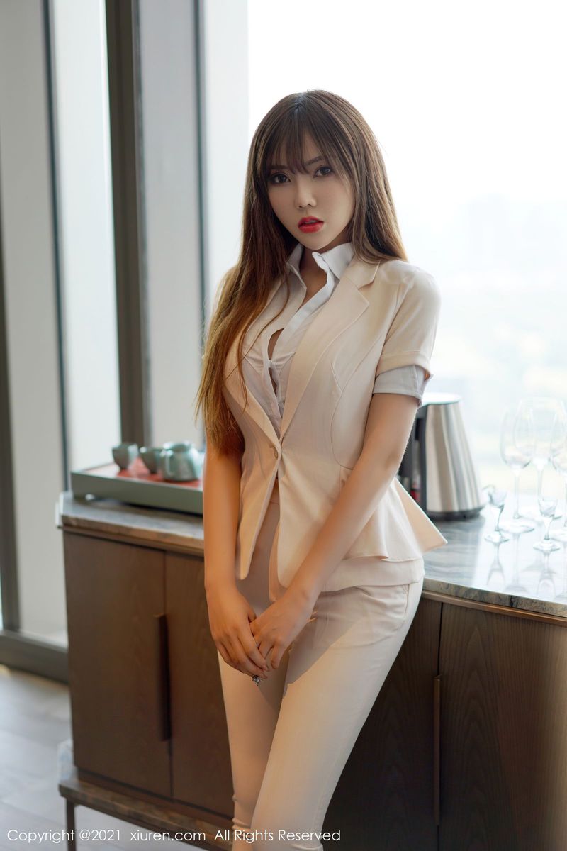 秀人网美女模特萌汉药baby白色职业装干练系列江浙沪旅拍