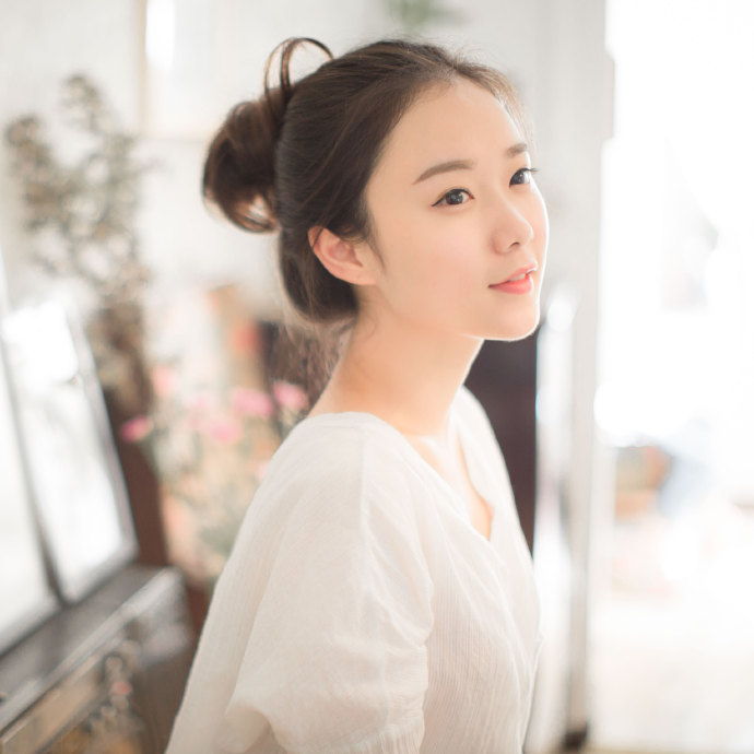 可爱甜美少女迷人微笑