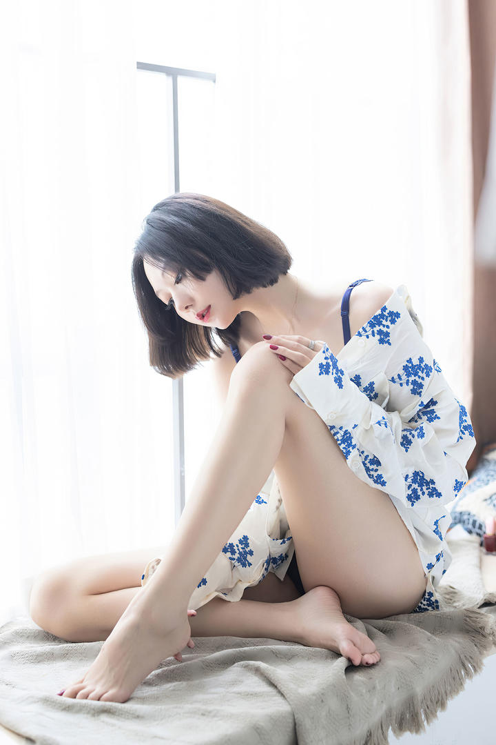 超高清唯美短发美腿女神艺轩酒店私拍99热只有精品