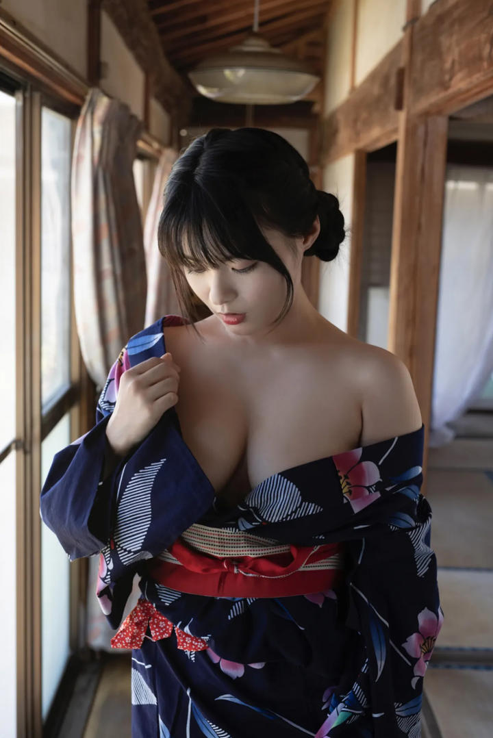 亚洲午夜剧情日本伦理片大胸美女性感写真图片