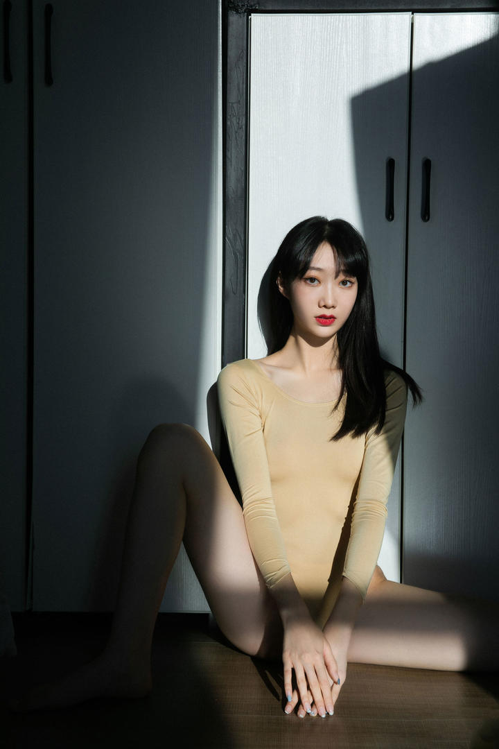 艺校美女校花练瑜伽艺术写真照