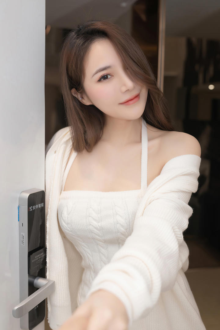 清纯亚洲嫩模美女西西人体艺术摄影图片