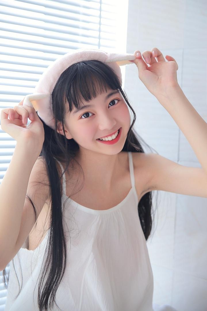 可爱甜美的清纯少女写真图片