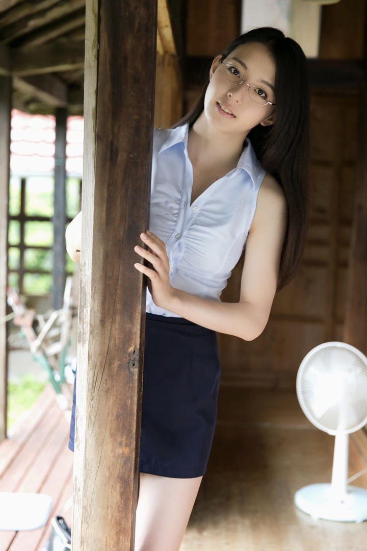 极品日本美女老师制服诱惑写真集
