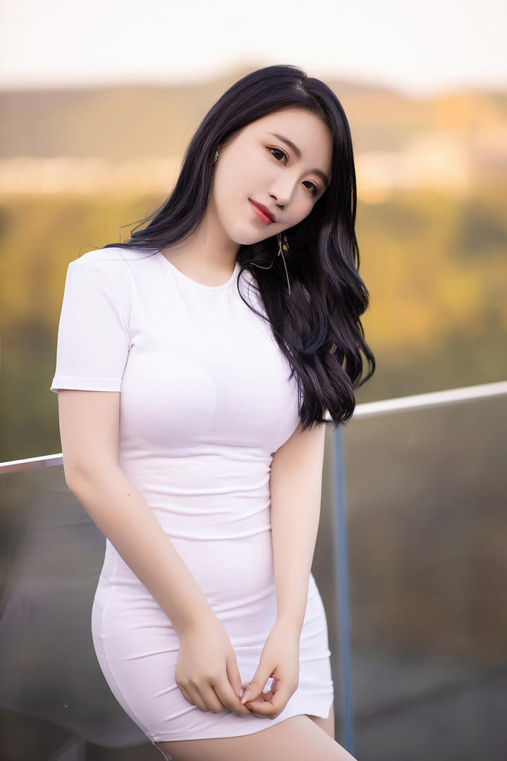 丰满大胸美女性感图片