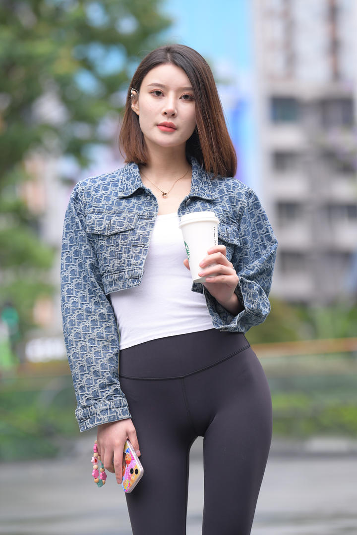 街拍紧身裤瑜伽美女性感图片高清下载