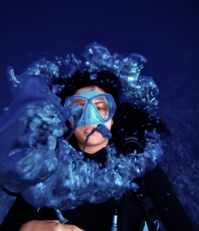深海潜水图片高清
